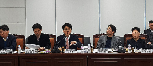 20일 열린 간담회에서 김태병 국토부 공항항행정책관이 발언을 하고 있다. ⓒ헤드라인제주