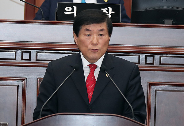 김장영 의원이 17일 미래제주 교섭단체 대표연설을 하고 있다. ⓒ헤드라인제주