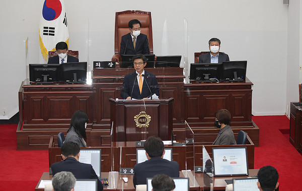 16일 시정연설을 하고 있는 이석문 제주도교육감.ⓒ헤드라인제주