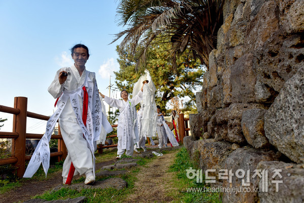 지난 2018년 사남굿설문대 탈장르 퍼포먼스. 사진 박정근. ⓒ헤드라인제주