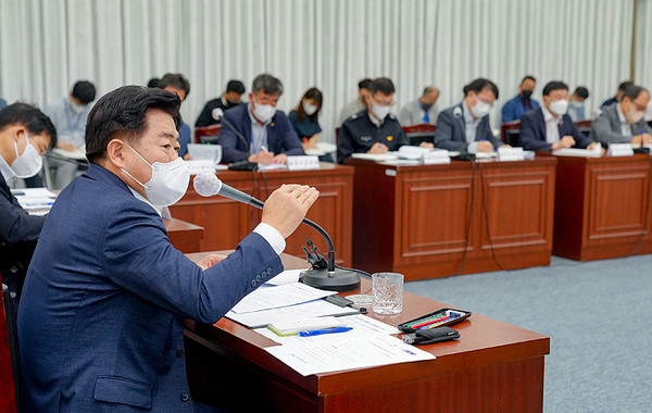 18일 주간정책조정회의를 주재하고 있는 오영훈 지사. ⓒ헤드라인제주