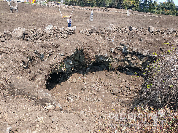 서귀포시 성산읍 수산리 제2공항 예정지 인근에서 발견된 동굴.ⓒ헤드라인제주