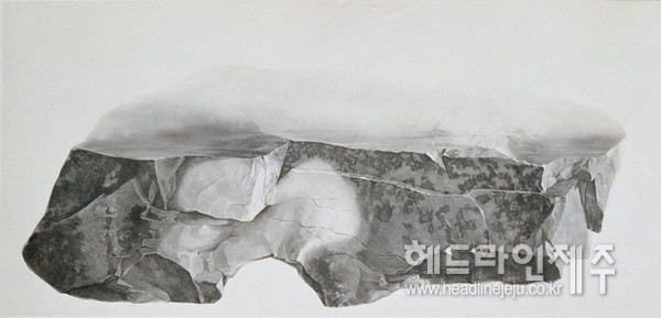 고영훈, <This is a Stone 7411>, Oil on Canvas, 190x400cm, 1974.ⓒ헤드라인제주