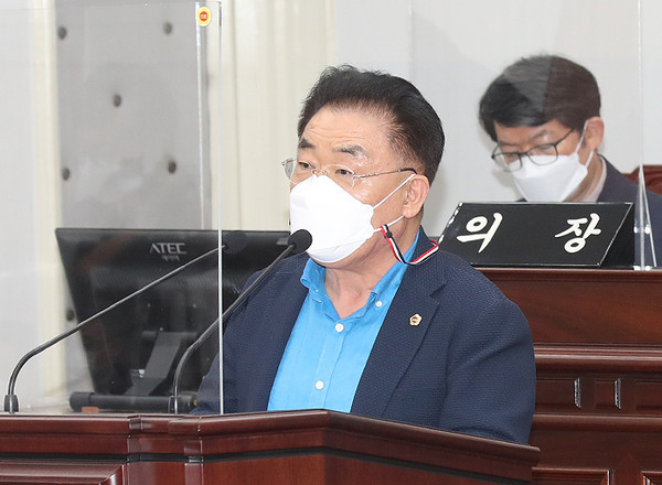 김태석 의원이 21일 제405회 임시회 5분 발언을 하고 있다. ⓒ헤드라인제주