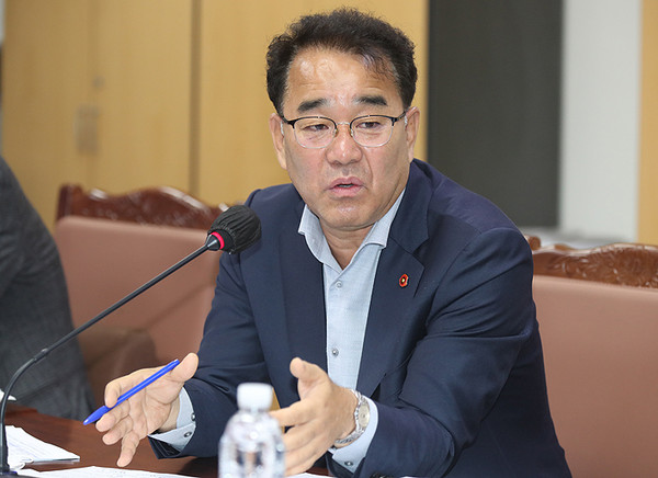 23일 제411회 제2차 정례회 회의에서 질의를 하고 있는 김승준 의원. ⓒ헤드라인제주