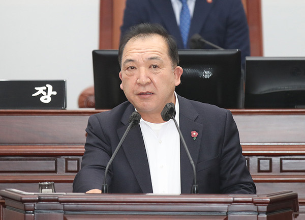 19일 열린 제412회 임시회 제1차 본회의에서 5분 발언을 하고 있는 이정엽 의원. ⓒ헤드라인제주