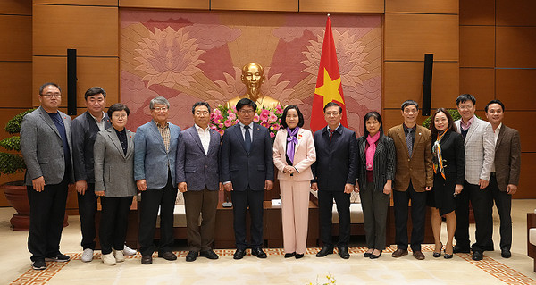28일 베트남 국회를 찾은 김경학 의장과 방문단. ⓒ헤드라인제주