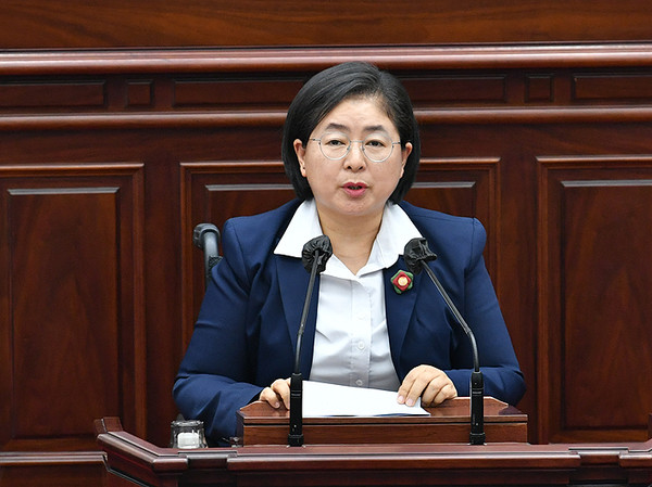 21일 5분 발언을 하고 있는 김경미 의원. ⓒ헤드라인제주