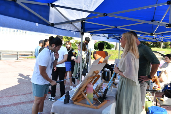 '제10회 세계人제주 외국인 커뮤니티 제전(The 2023 Jeju Expats Festival)' 부대행사로 마련된 외국인 플리마켓과 에코 플리마켓 '제놀장', 미술체험 컬러링 프로젝트.