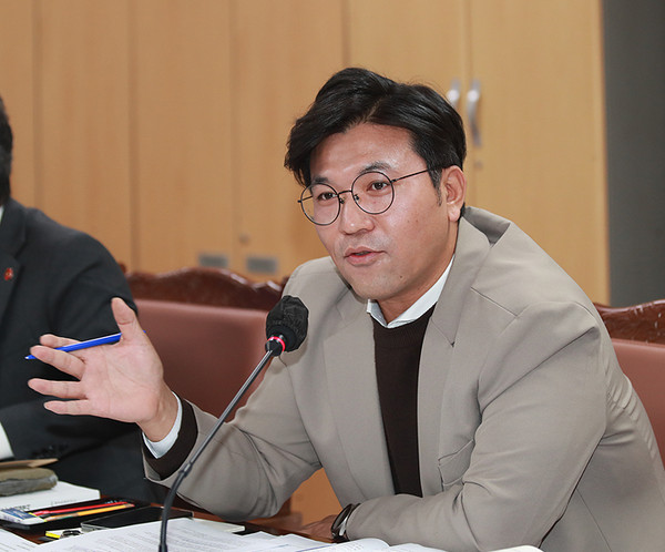 21일 보건복지안전위원회에서 발언하고 있는 현지홍 의원. ⓒ헤드라인제주